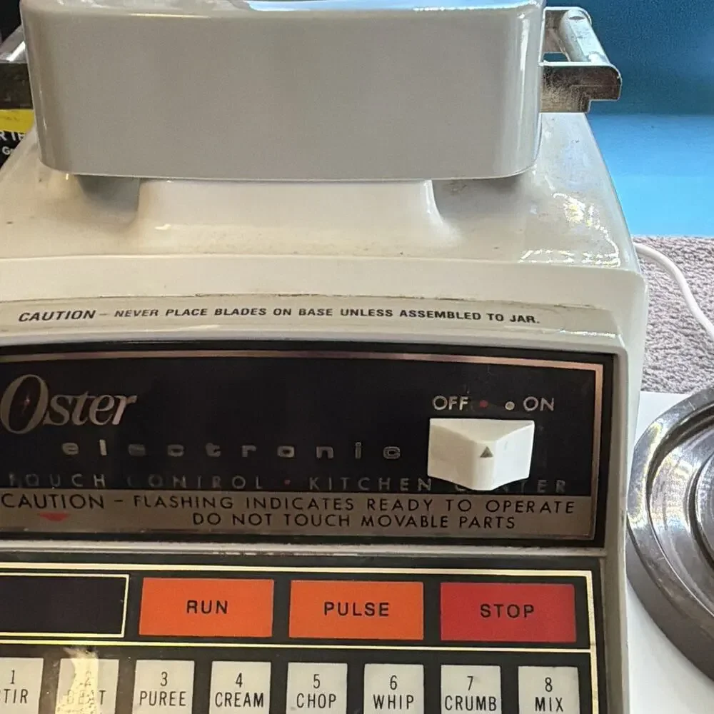 Oster Touch Control Kitchen Center Blender 16-Speed 400W White , plastic Jar Lid